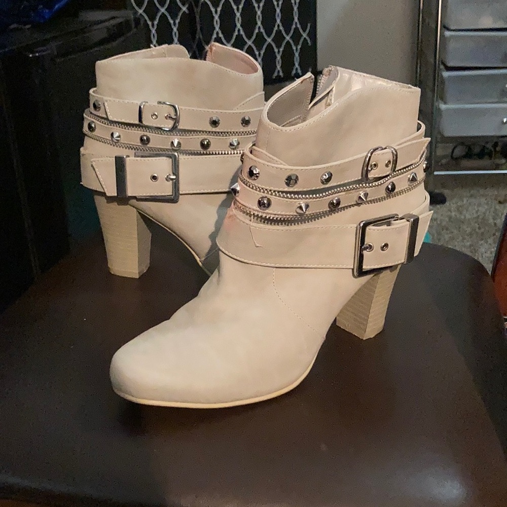 Jennifer Lopez boots. Only worn once.